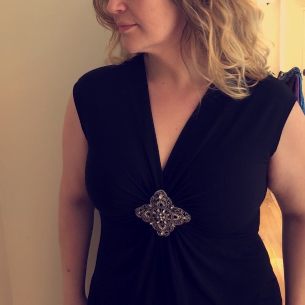 Sleeveless Brooch Top